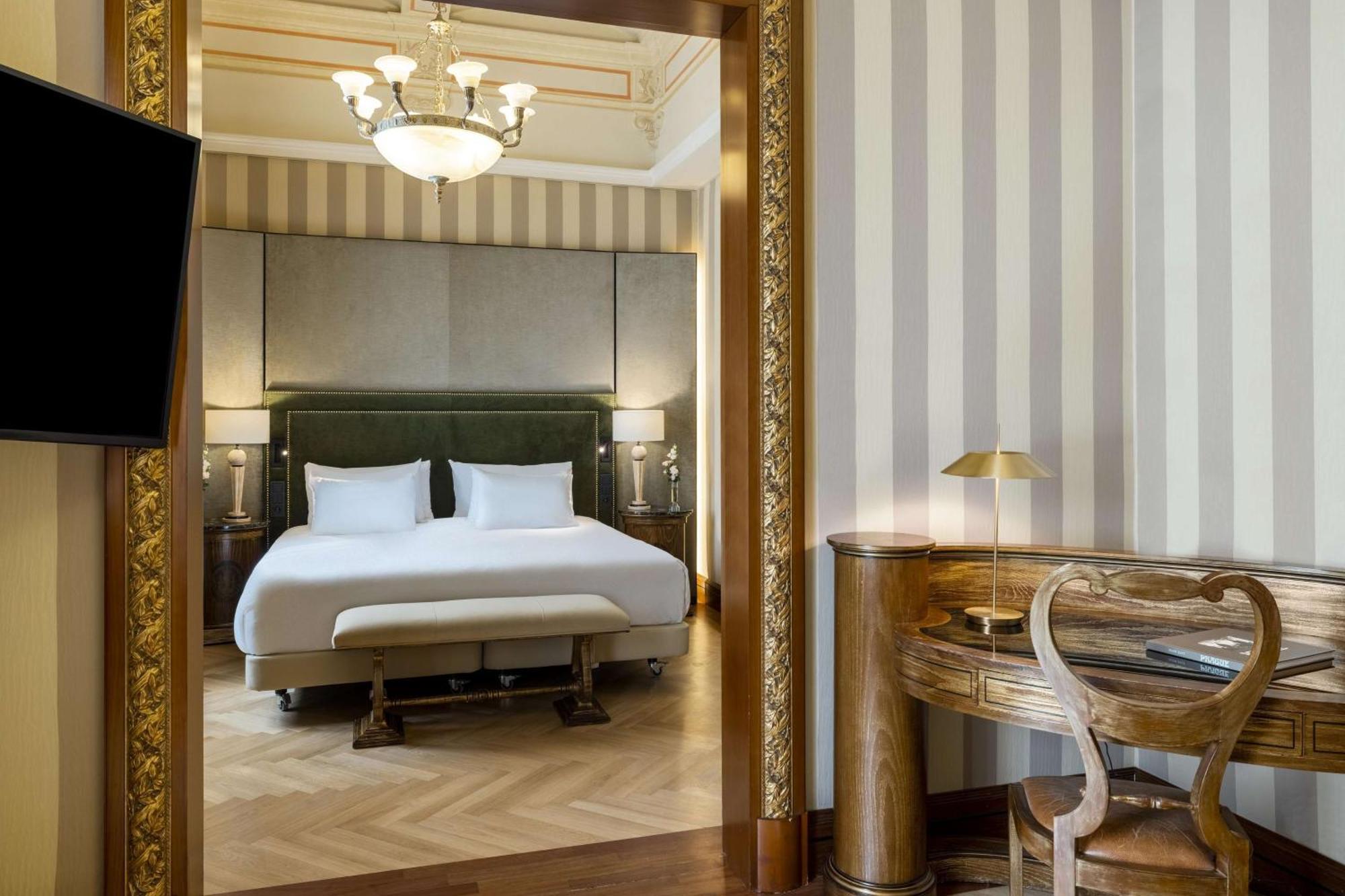 Nh Collection Prague Carlo IV Hotel Exterior photo Suite