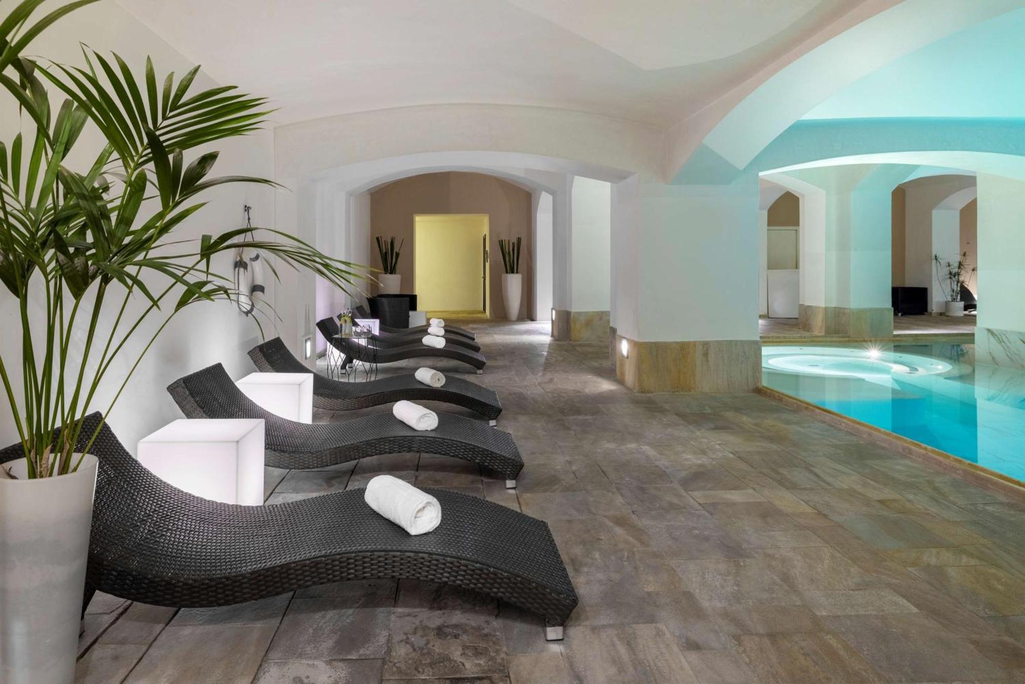 Nh Collection Prague Carlo IV Hotel Exterior photo The spa at the Hotel de la Paix